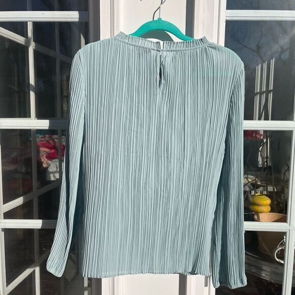 J Crew Crinkle Chiffon V Detail Top NWT - Picture 7 of 8